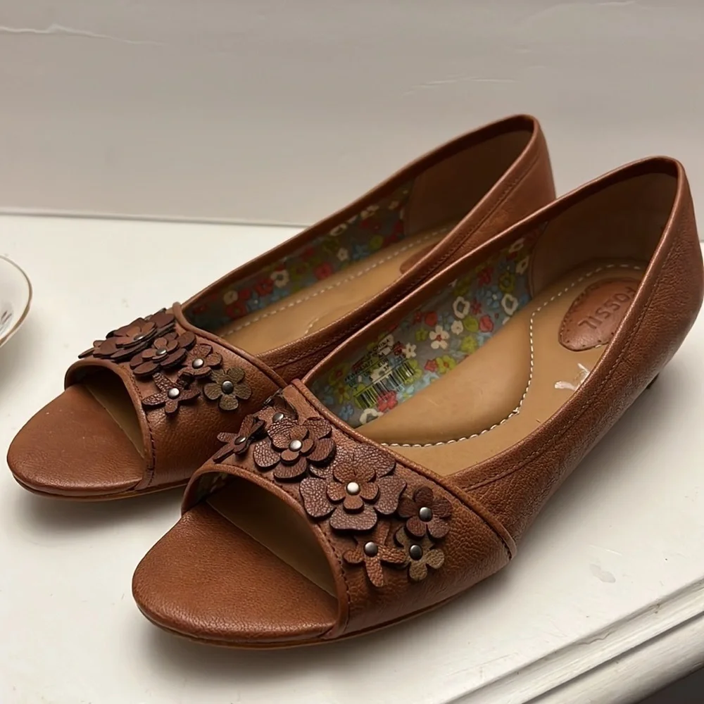 FOSSIL Open Toe Vegan Leather Shoes with Applied Flowers Size 7